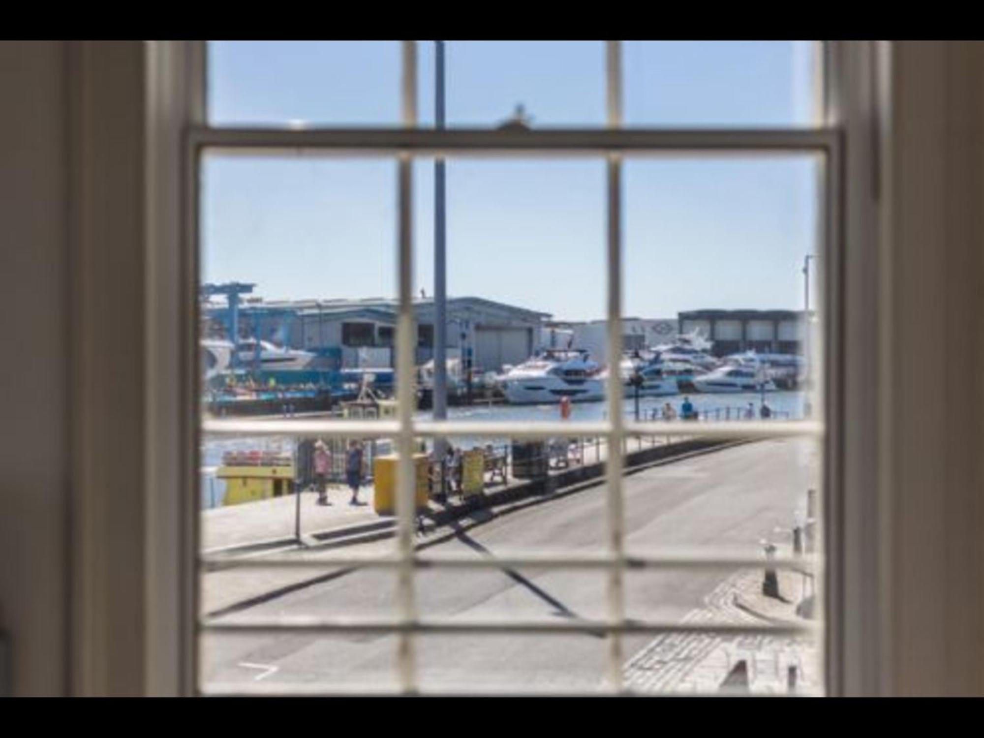 Custom House Poole - Overlord Chamber Exterior photo