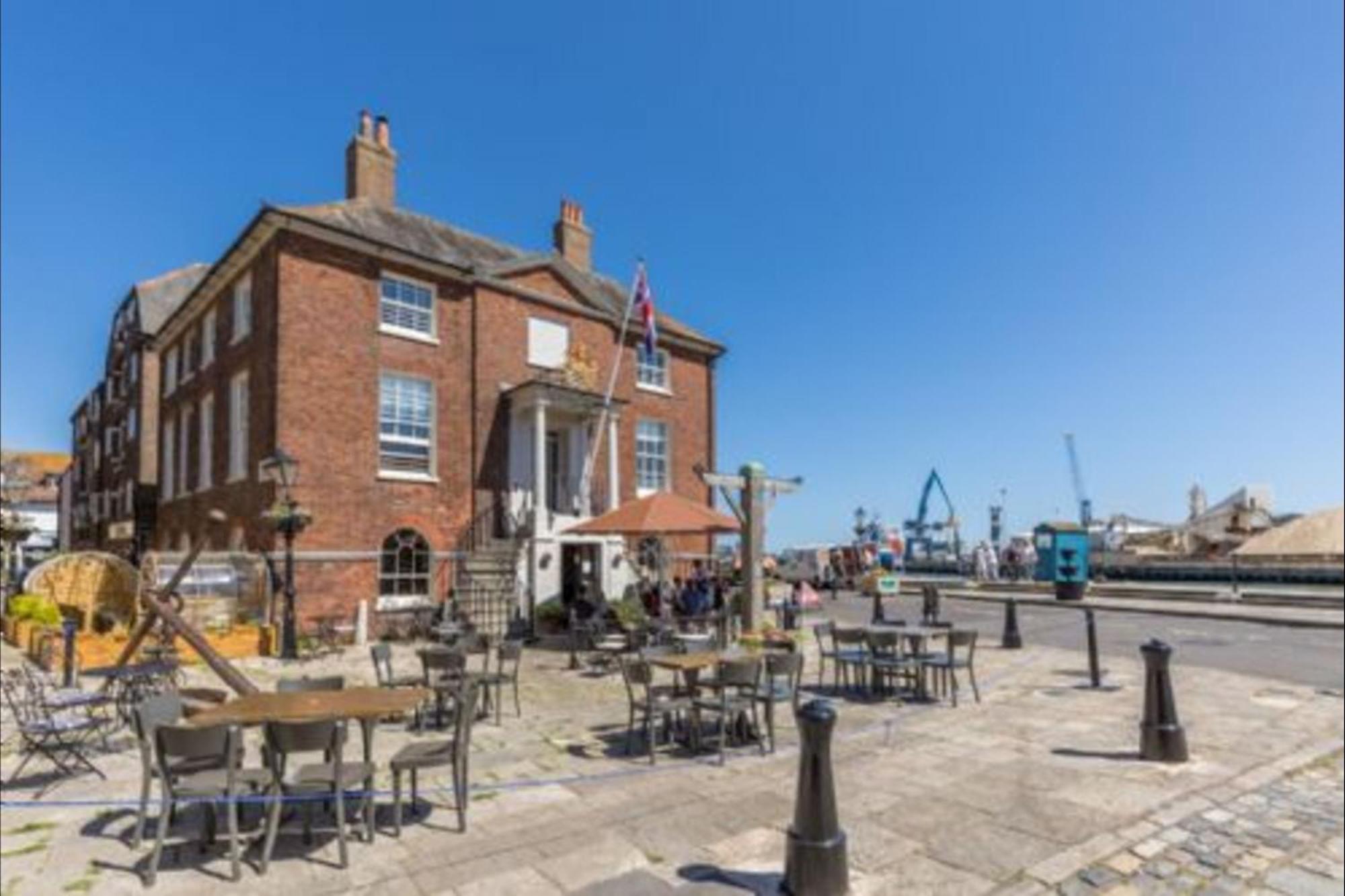 Custom House Poole - Overlord Chamber Exterior photo
